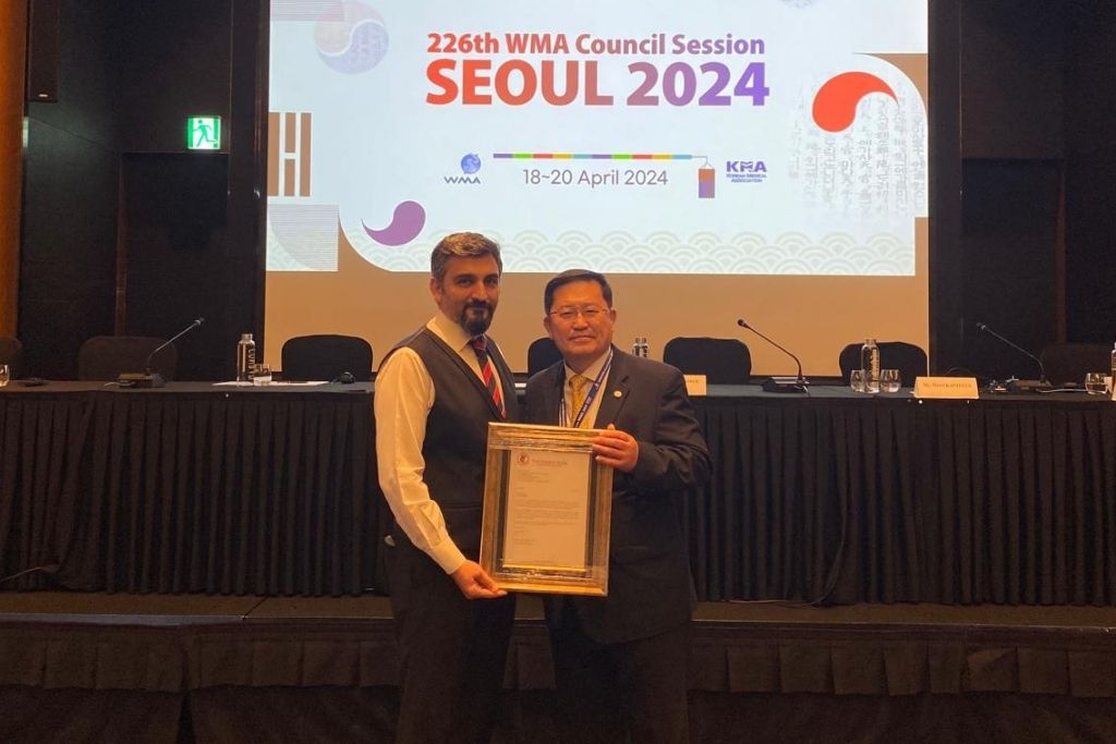 TTB, Dünya Tabipleri Birliği (WMA) Konseyi’nin Güney Kore’de Düzenlenen 226. Oturumuna Katıldı, Kore Tabipleri Birliği’ne Dayanışma Mektubunu Sundu